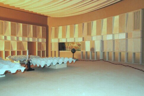 Model společenské haly pro firmu Sennheisser v měřítku 1:10